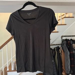 NWOT Mott and Bow black v neck shirt small